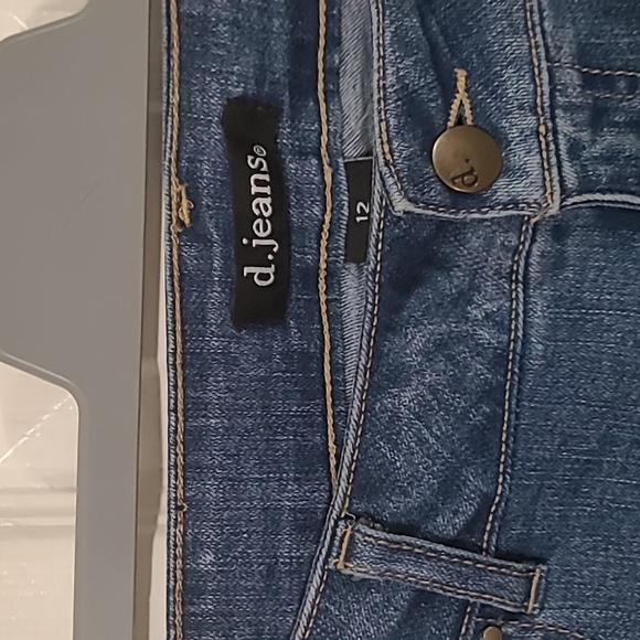 D. Jeans distressed jeans - Picture 2 of 4